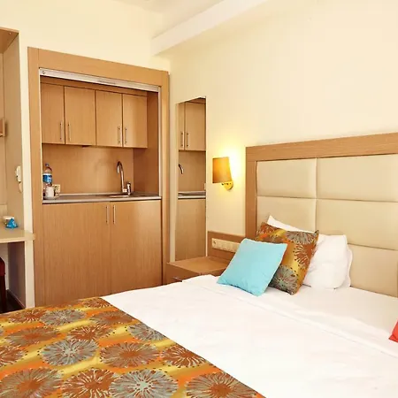 Hotel Palmet Beach 5*
